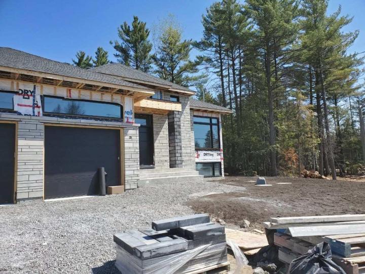Construction en brique et pierres collées Québec